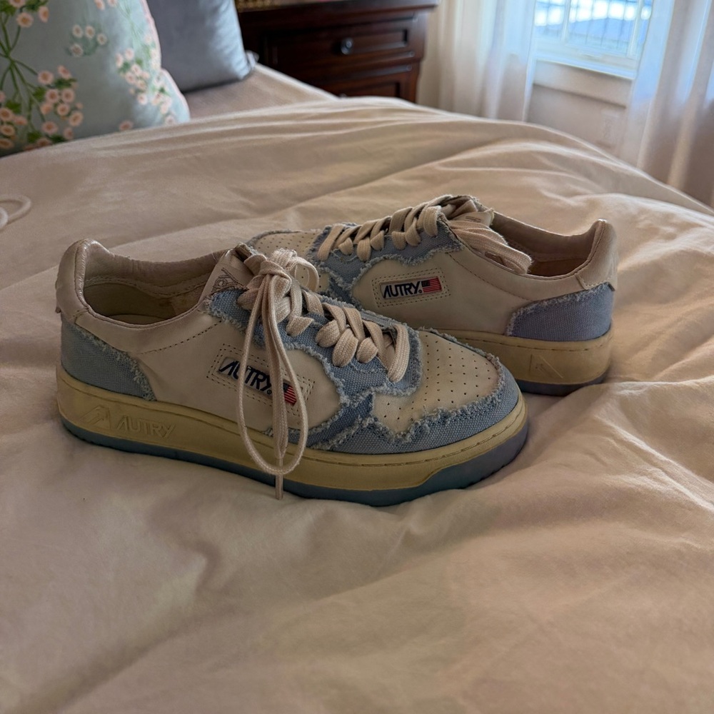 Autry Women's Sneakers - Cream and Blue
